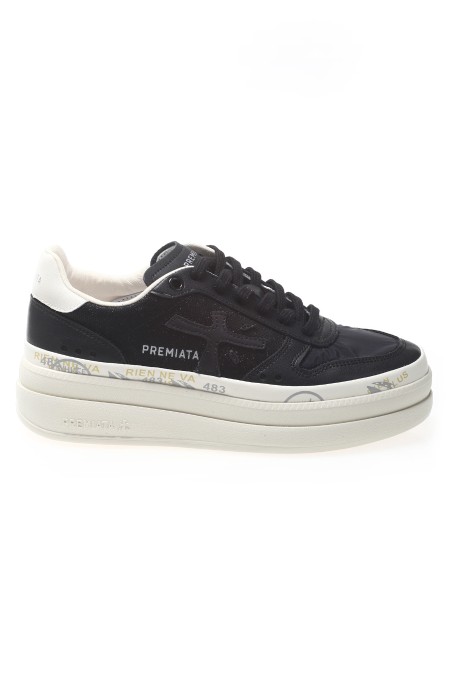 Shop PREMIATA  Scarpe: Premiata sneakers "Micol 6795".
Suola platform doppio strato.
Intersuola impreziosita dagli iconici timbri del brand.
Altezza suola 4,5 cm.
Fusbet Interno 26,2 cm.
Composizione: suola: 70% gomma, 30% EVA; tomaia: 30% pelle di vitello, 10% PA, 10% PET, 10% PU, 10% PL; fodera: 86% NY, 14% pelle di capra.
Prodotto in Vietnam.. MICOL-6795